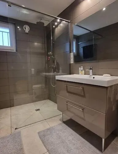 Maison Avec Grange & Piscine Vue Sur Les Pyrenees Puymaurin