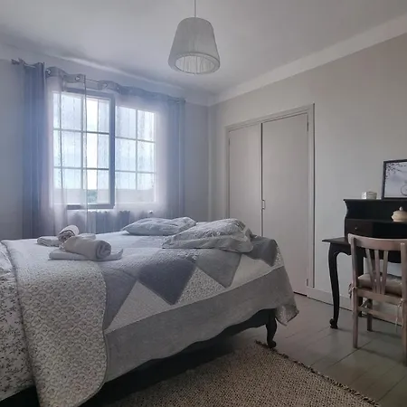 Maison Avec Grange & Piscine Vue Sur Les Pyrenees Puymaurin