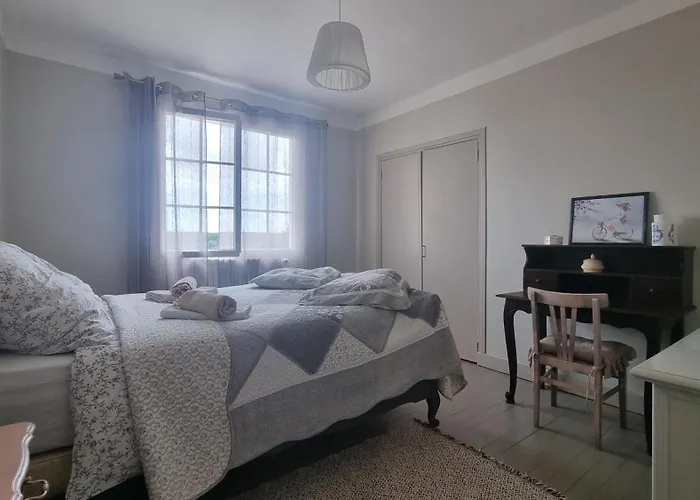 Maison Avec Grange & Piscine Vue Sur Les Pyrenees Puymaurin